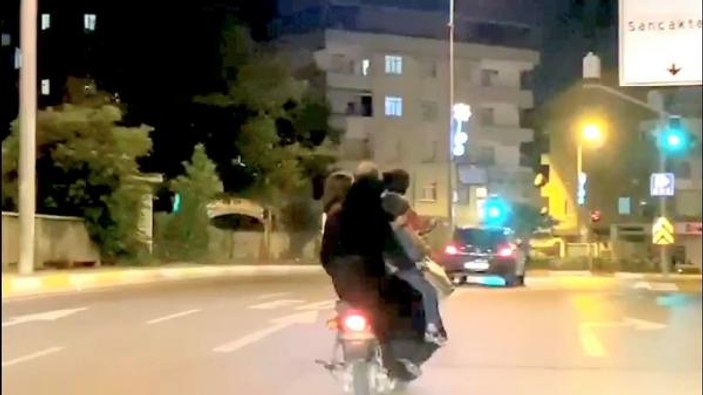 İstanbul'da üç çocukla motosikletli yolculuk