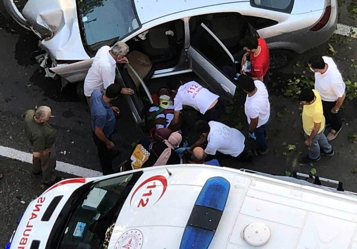 Gaziantep'te ehliyetsiz sürücü yoldan çıkıp kaza yaptı