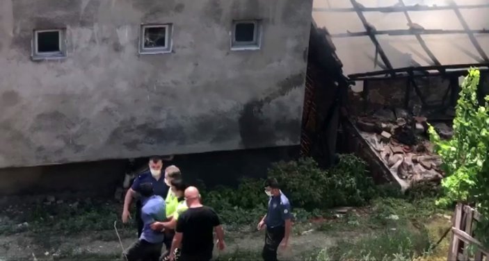 Bursa'da kendi evini yaktı, itfaiyeye baltayla saldırdı