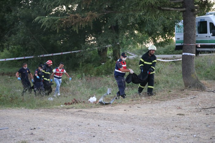 Kocaeli'de kamyon otomobille çarpıştı: 5 ölü 2 yaralı