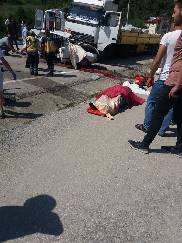 Kastamonu’da otomobil ile tır çarpıştı: 3 ölü