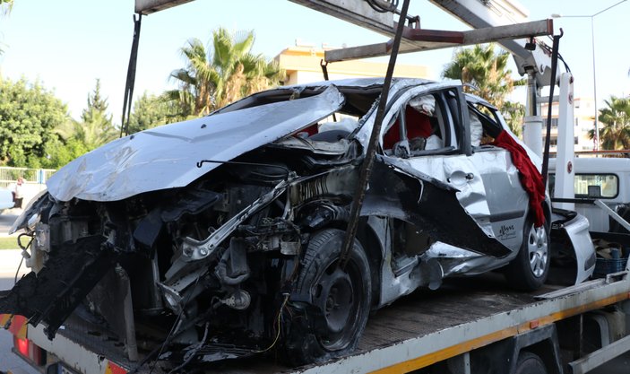 Mersin'de özel harekat polisleri kaza yaptı: 4 yaralı