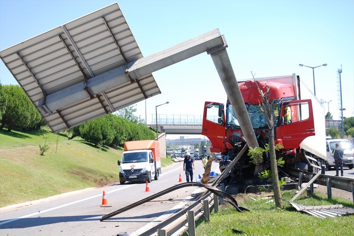 TEM otoyolundaki kaza İstanbul trafiğini felç etti