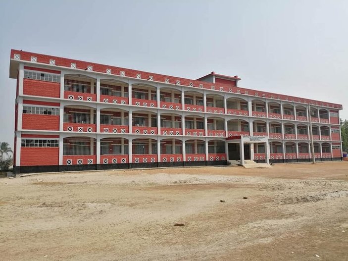 Bangladeş’te 3 katlı okul sel nedeni ile çöktü