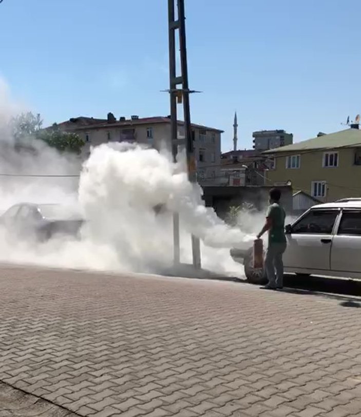 Sultanbeyli'de elektrik direği havai fişek gibi patladı