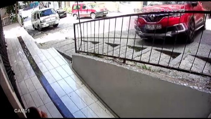 Gaziosmanpaşa'da çocukların saniyelerle kurtulduğu kaza