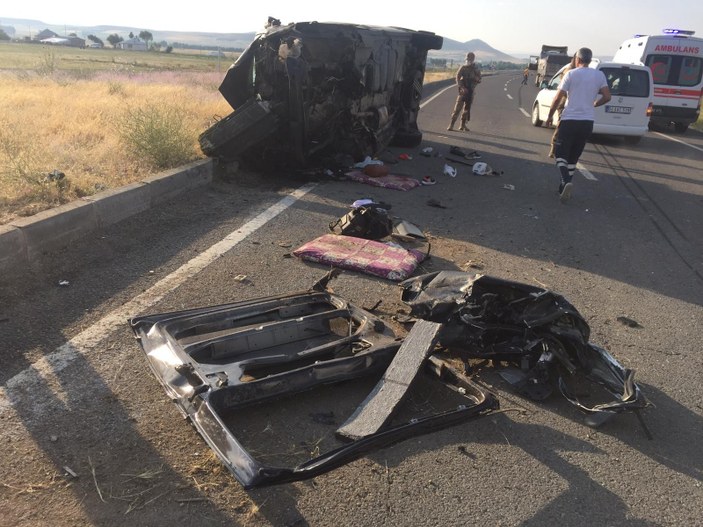 Ağrı'da feci kaza: 2'si çocuk 3 kişi hayatını kaybetti
