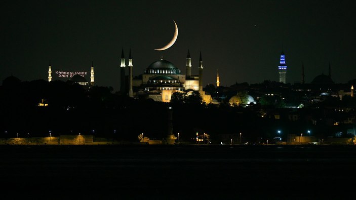 Ayasofya Camii ile hilalin buluştuğu kareler