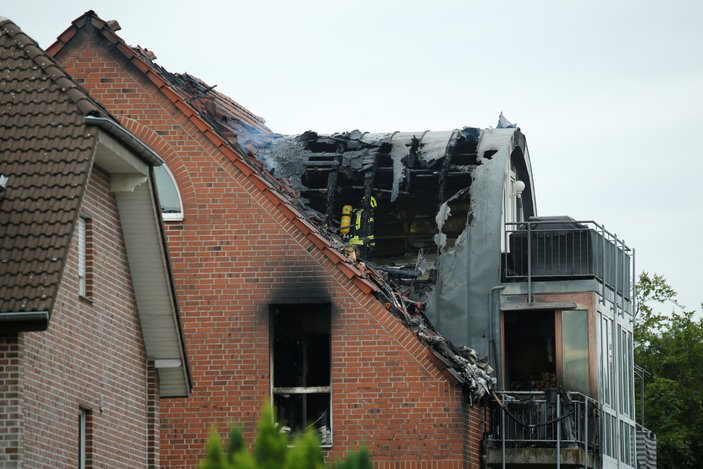 Almanya’da küçük uçak apartmanın üzerine düştü: 3 ölü