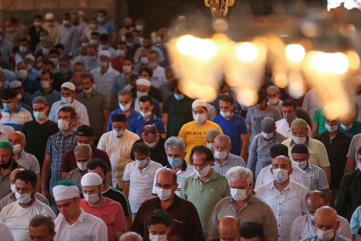 Ayasofya Camii'nde öğle namazı kılındı