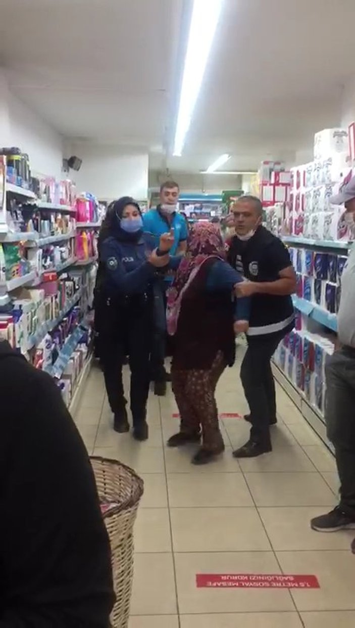 Konya'da marketteki kadınların düdüklü tencere kavgası