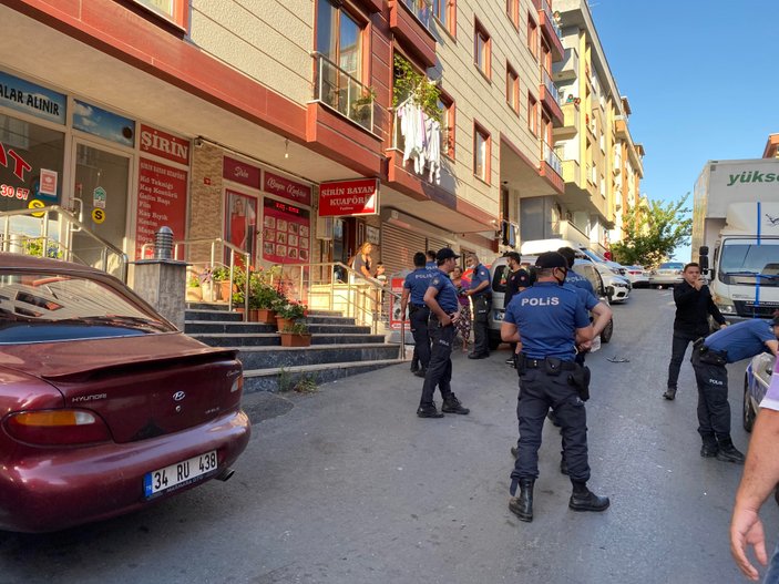 Maltepe'de abla kardeş kavgası: Anne bıçakla yaralandı