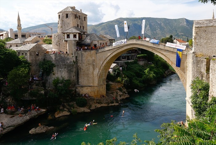 Bosna'da 454. Geleneksel Mostar Köprüsü Atlayışları