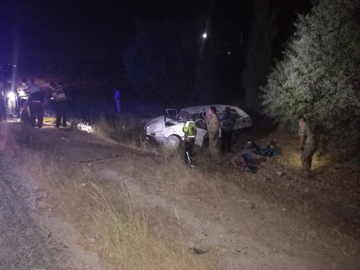 Şanlıurfa'da otomobil şarampole uçtu: 1 ölü, 4 yaralı