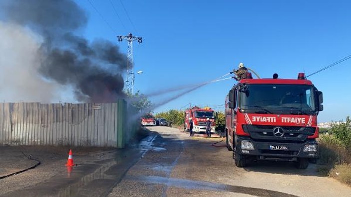 Maltepe’de araç hurdalığında yangın