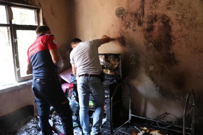 Denizli'de zemin kattaki ev yandı: 1 ölü, 1 yaralı