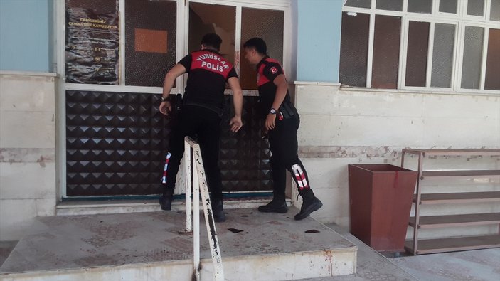 Adana'da camiden hırsızlık yapacakken yaralandı