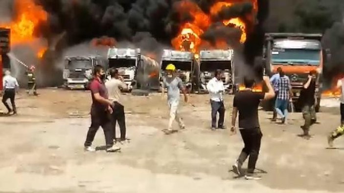 İran’da park halindeki araçlar alev alev yandı