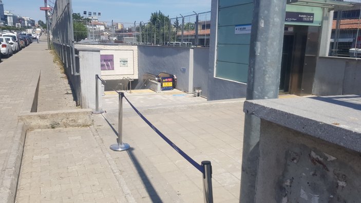 Başakşehir'de metroda yürüyen merdiven, kadını 'yuttu'