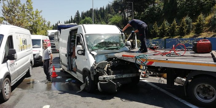 Kocaeli'deki kazada 8 araç birbirine girdi: 2 yaralı