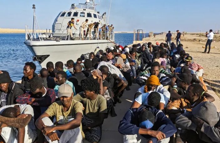 İspanya’da 100 yasa dışı göçmen, karantinadan kaçtı