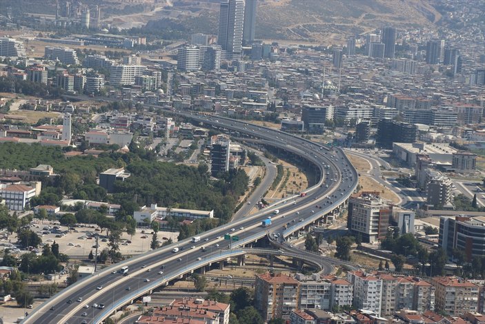 İzmir'de bayram trafiği havadan denetlendi