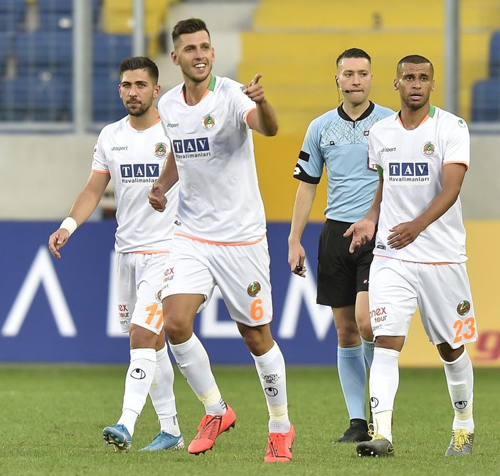 Alanyaspor, Ceyhun Gülselam ile sözleşme yeniledi