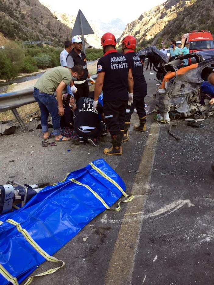 Adana'da otomobil ile midibüs çarpıştı: 4 ölü