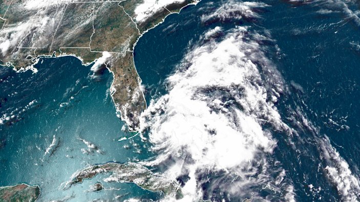 Isaias Kasırgası, Florida kıyılarına yaklaşıyor