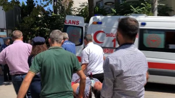 Bursa'da, camları kırdığı camiden zorla çıkarıldı