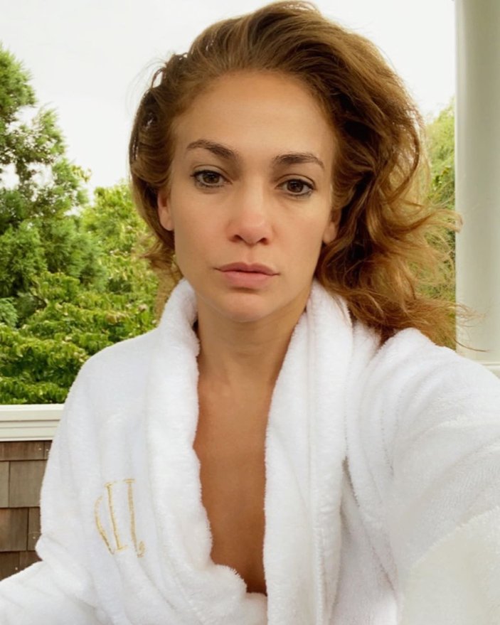 Jennifer Lopez'den makyajsız paylaşım