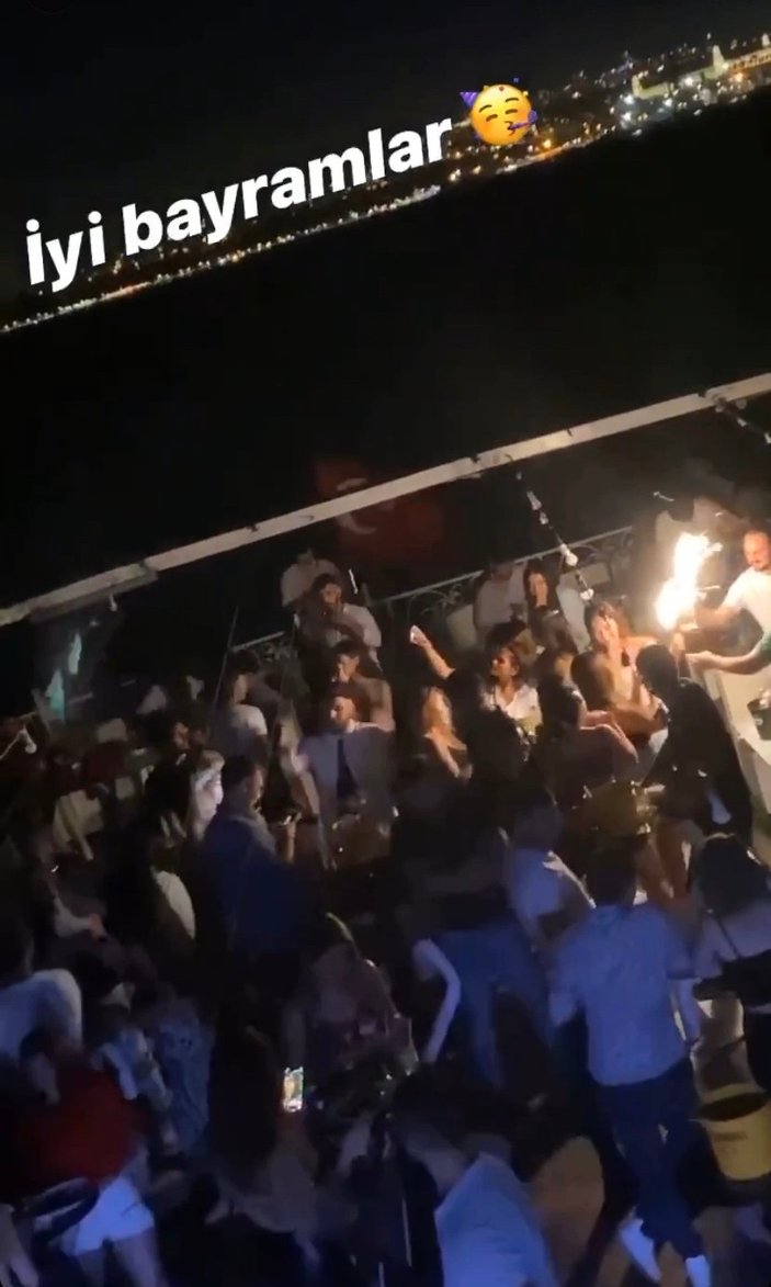 Boğaz'da yüzen kulüplerde maskesiz parti