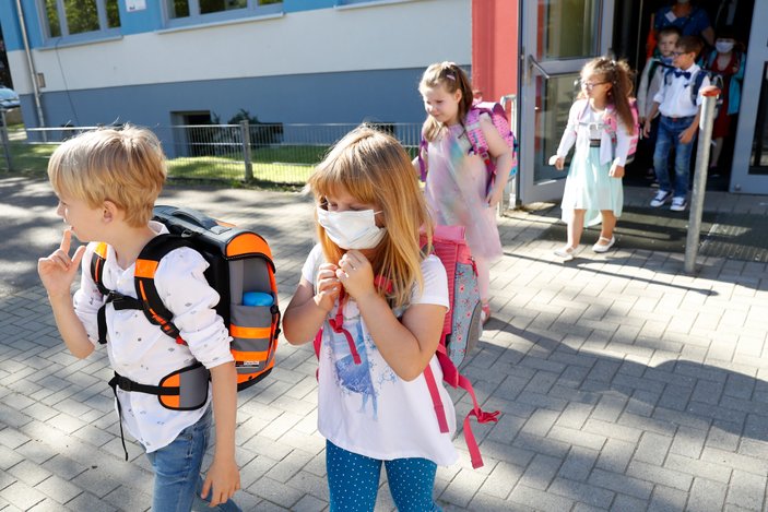Almanya'da okullar açılmaya başladı