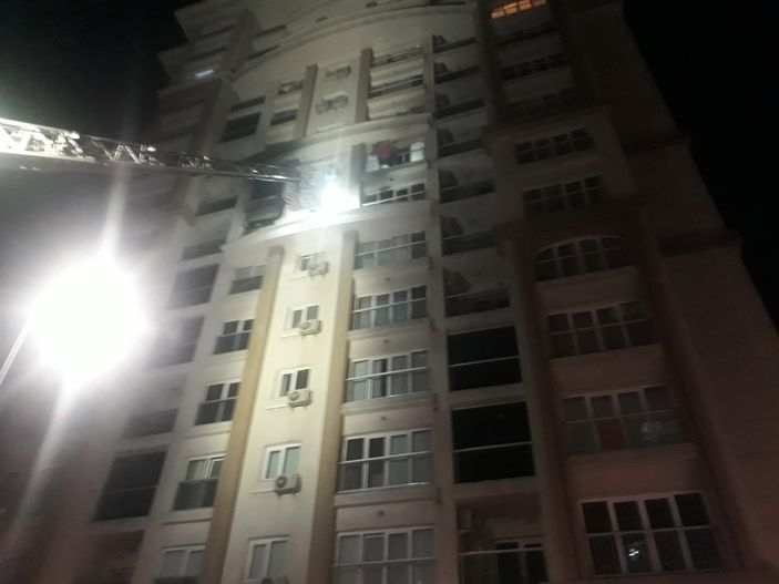 Başakşehir'de bir binada yangın çıktı