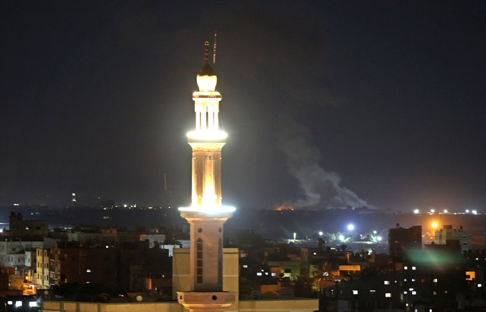 İsrail Gazze'yi bombaladı