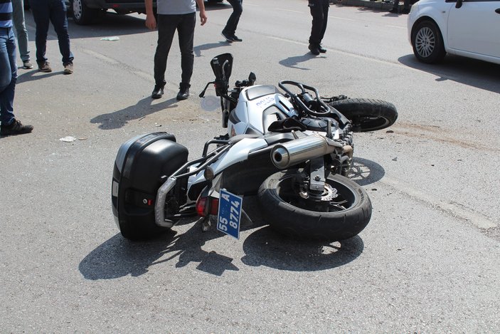 Samsun'da motosikletli polis ile otomobil çarpıştı