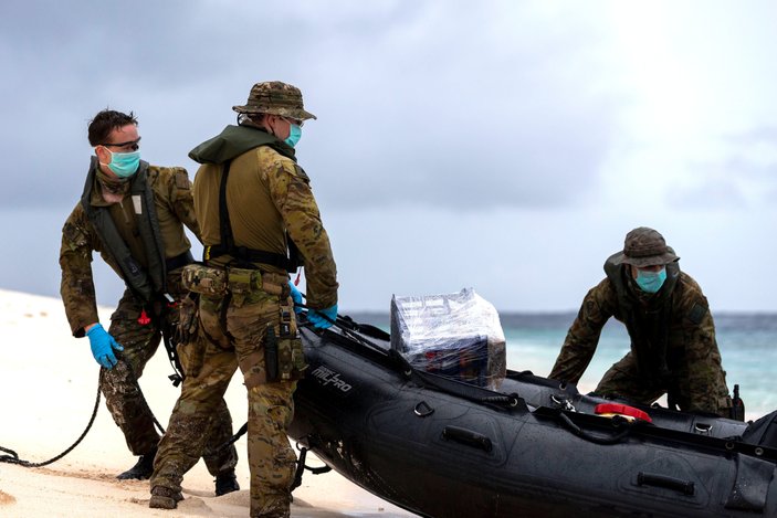 Pasifik'teki kayıp denizciler, 'SOS' mesajı ile kurtuldu