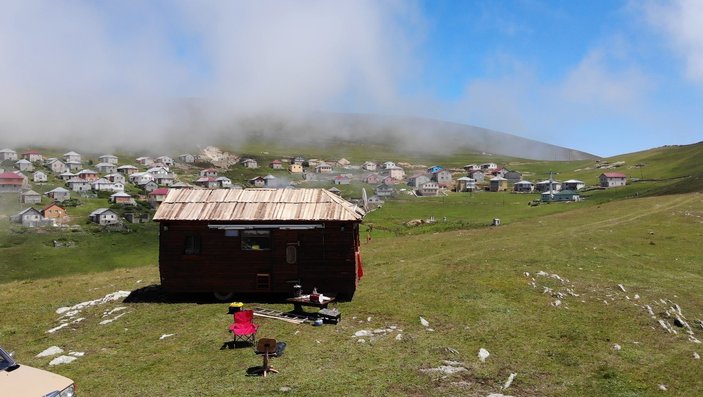 Trabzon'da yürüyen evi görenler gözlerine inanamıyor