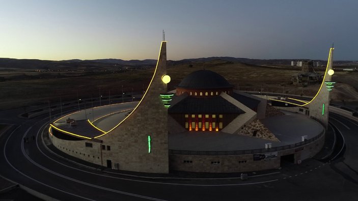 Türkiye'nin ilk ay yıldızlı camisi Sivas'ta açılıyor