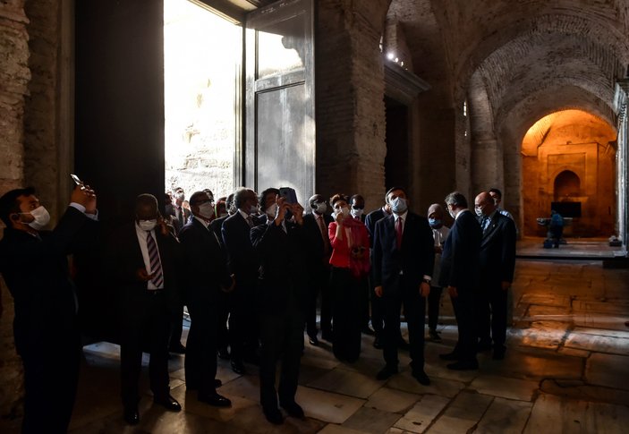 Kalın, büyükelçilerle Ayasofya Camii'ni ziyaret etti