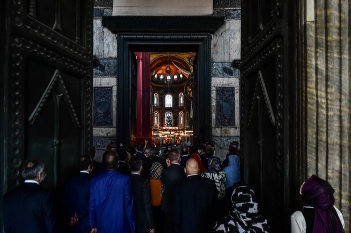 Kalın, büyükelçilerle Ayasofya Camii'ni ziyaret etti
