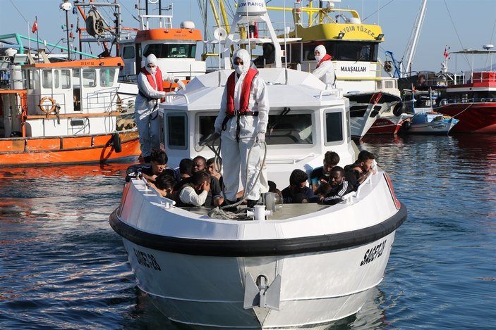 İzmir'de 82 sığınmacı kurtarıldı