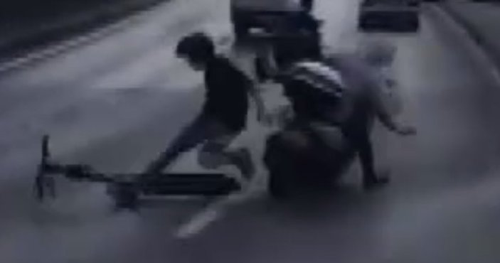 Fatih'te elektrikli scooter ile motosiklet çarpıştı