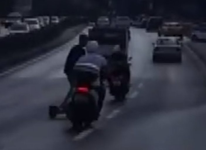 Fatih'te elektrikli scooter ile motosiklet çarpıştı