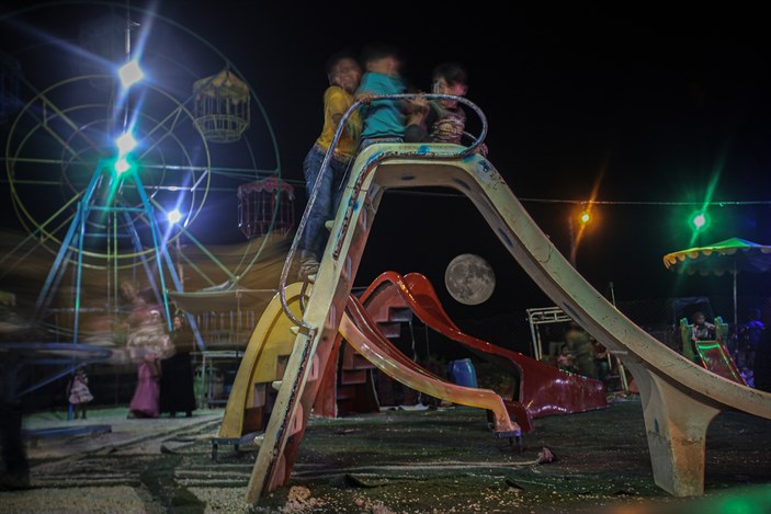Suriye'de dolunaylı geceden fotoğraflar