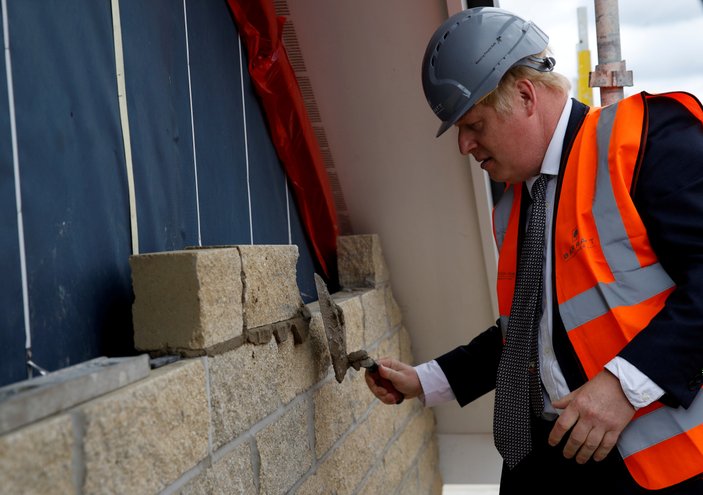 Boris Johnson duvar işçiliği yaptı