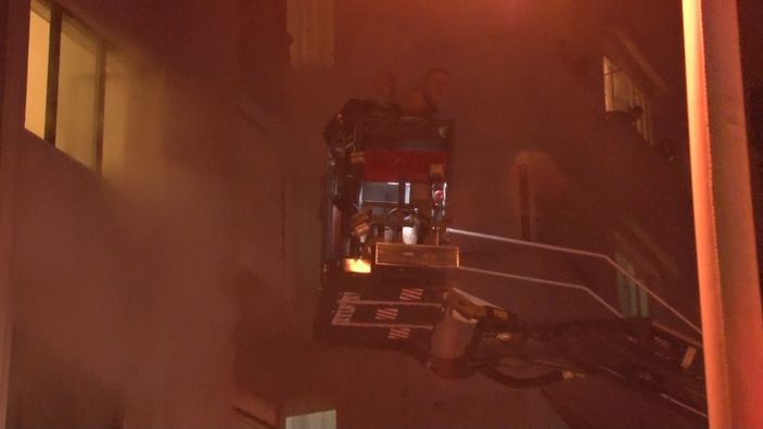 Ataşehir'de bir binada patlama meydana geldi