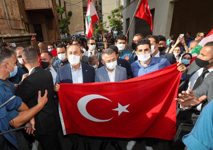 Bakan Çavuşoğlu, Lübnan'da Türk aileyi ziyaret etti