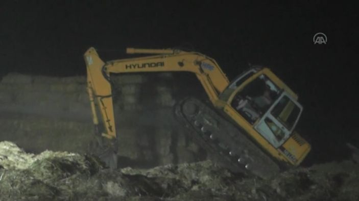 i İzmir'de bir çiftlikte bulunan 3 ton saman yandı