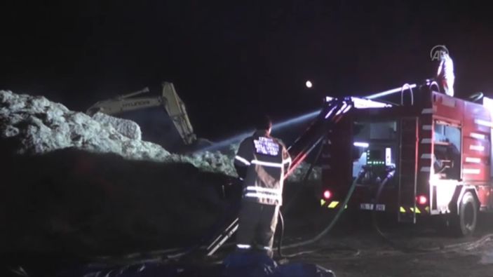 i İzmir'de bir çiftlikte bulunan 3 ton saman yandı